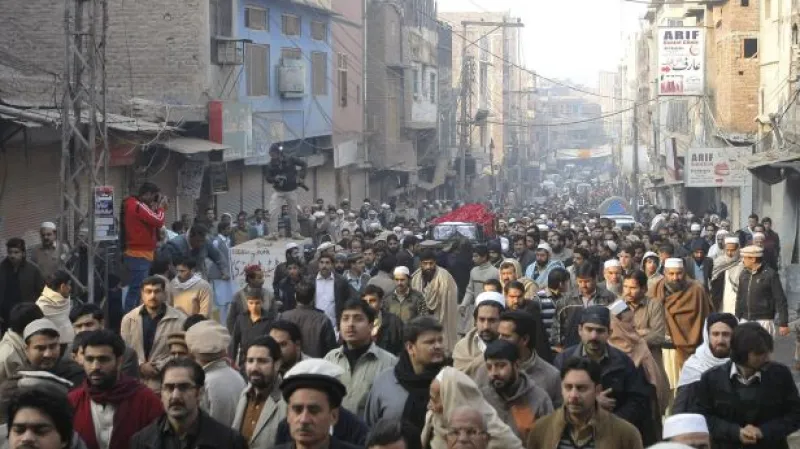 Pákistánci oplakávají oběti masakru na škole