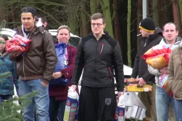 Psi v kolínském útulku dostali pod stromeček krmení