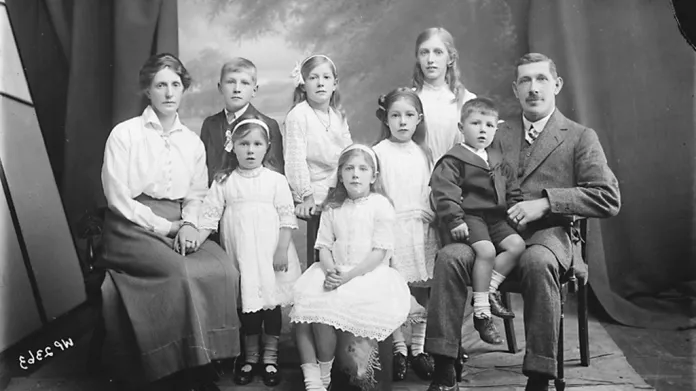 Rodina na historické fotografii (1916)