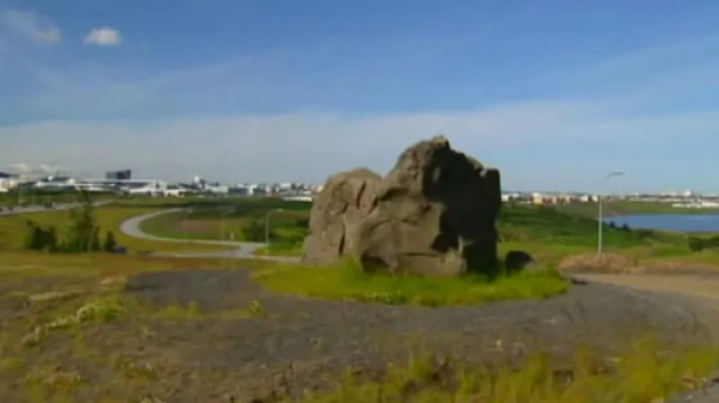 Skála, uvnitř které sídlí skřítci