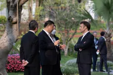 Válku na Ukrajině ukončí jen politická dohoda, řekl Si Ťin-pching po jednání s Macronem 