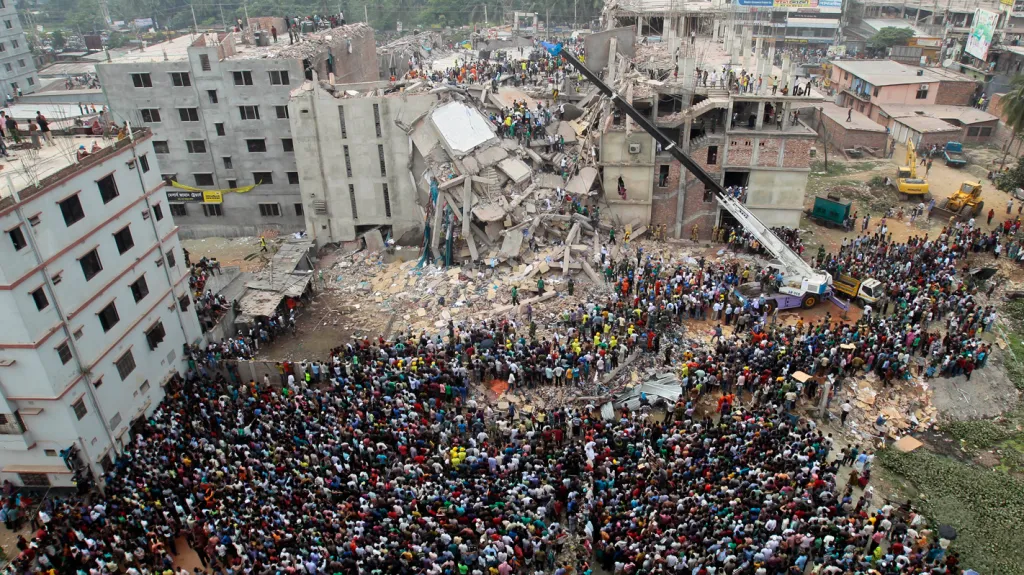Zřícená budova Rana Plaza v Bangladéši