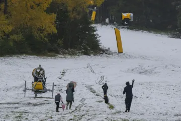 Na horách napadly desítky centimetrů sněhu, v říjnu nejvíce za 16 let