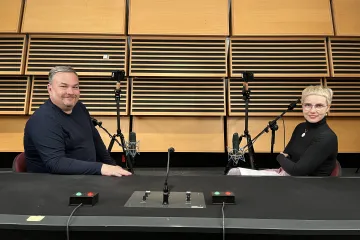 Počet slov není měřítko. Někdy nechám diváka si sport vychutnat, říká komentátor Dusík