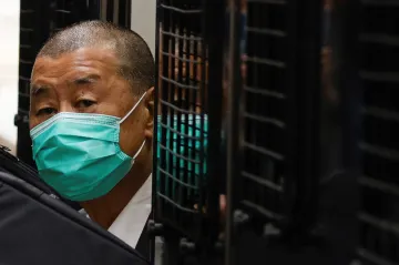 V Hongkongu začal soud s prodemokratickým mediálním magnátem Laiem, hrozí mu doživotí