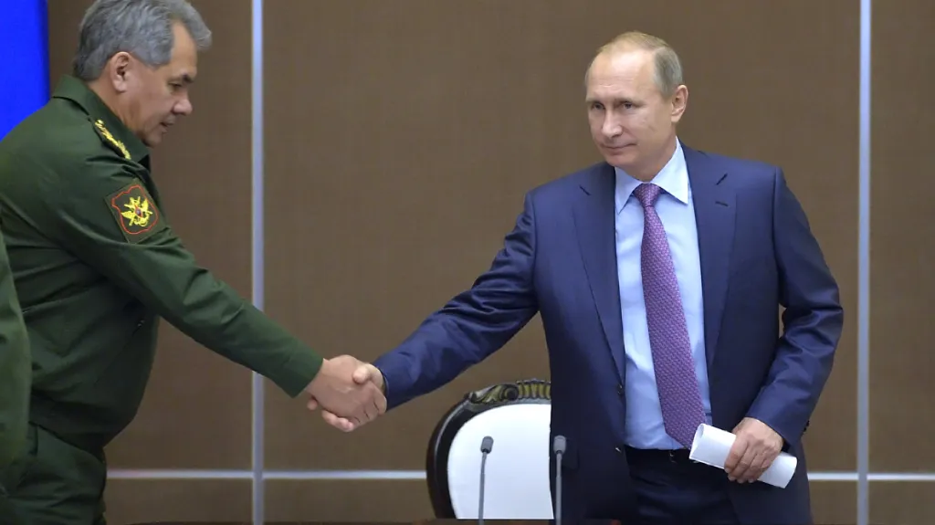 Vladimir Putin a ministr obrany Sergej Šojgu