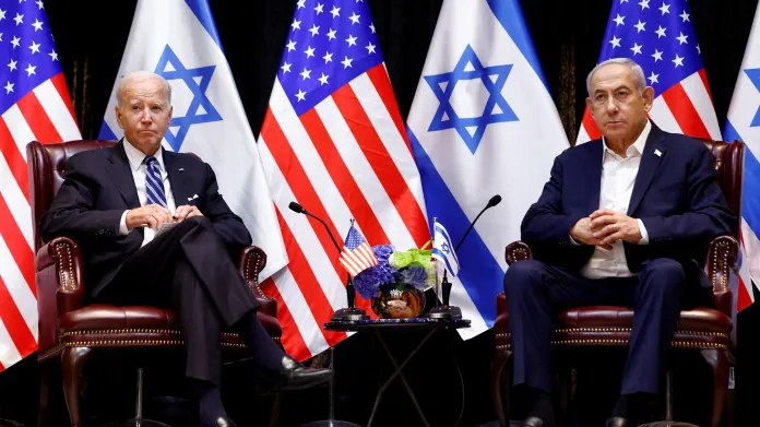 Šéf Bílého domu Joe Biden s izraelským premiérem Benjaminem Netanjahuem na schůzce v Tel Avivu dne 18. října 2023