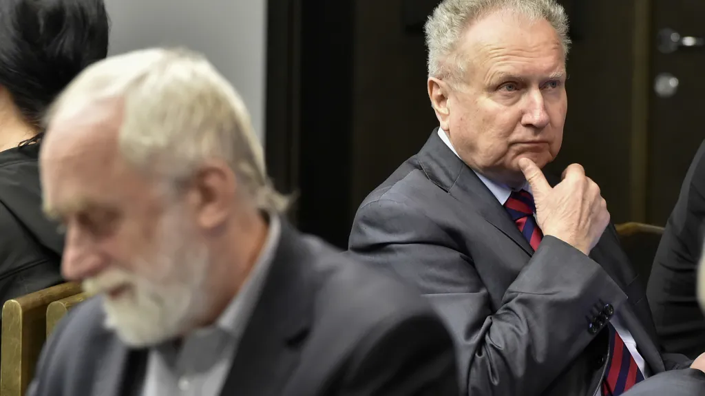 Omluvu nařídil Janu Velebovi už okresní soud. Krajský to potvrdil