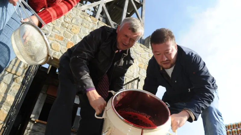 Natírání rozhledny