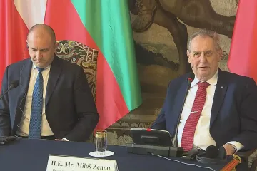 Sankce na dovoz ruské ropy mohou poškodit naše ekonomiky, varoval Radev po setkání se Zemanem