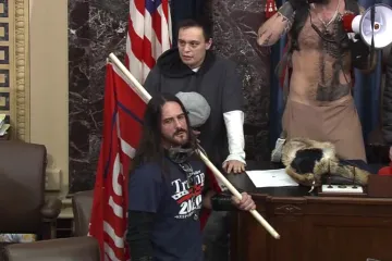 V USA padl první trest za lednový vpád do Kongresu. Muž dostal osm měsíců vězení