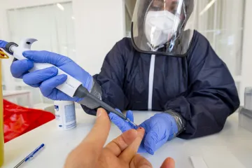 Ústavní soud odmítl dvě stížnosti proti nouzovému stavu. Nemoc COVID-19 bude možno uznat za nemoc z povolání