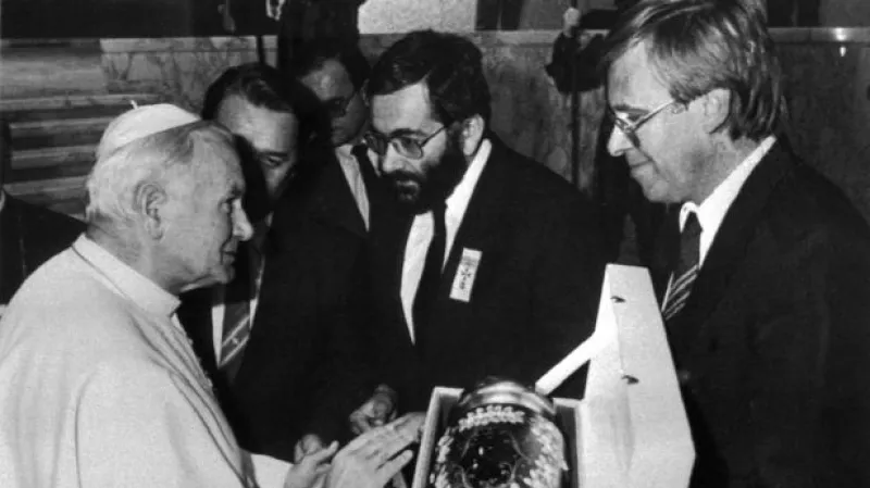 Na svatořečení Anežky pustil režim desetitisíce lidí