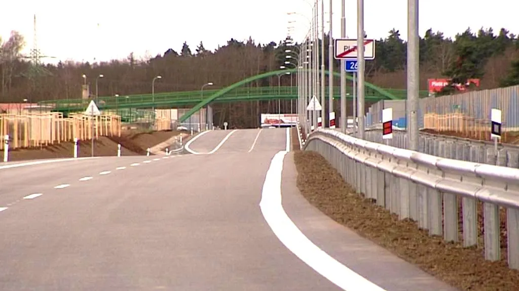Nově otevřený přivaděč na dálnici D5
