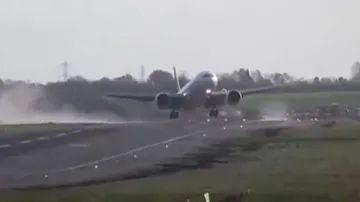 Problémy s přistáváním Boeingu 777 na letišti Birmingham