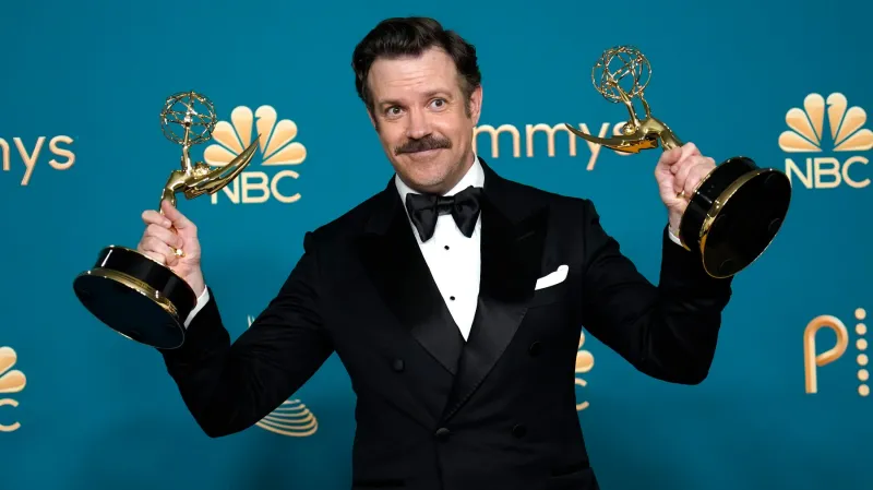 Jason Sudeikis s cenou Emmy pro nejlepšího komediálního herce (Ted Lasso)