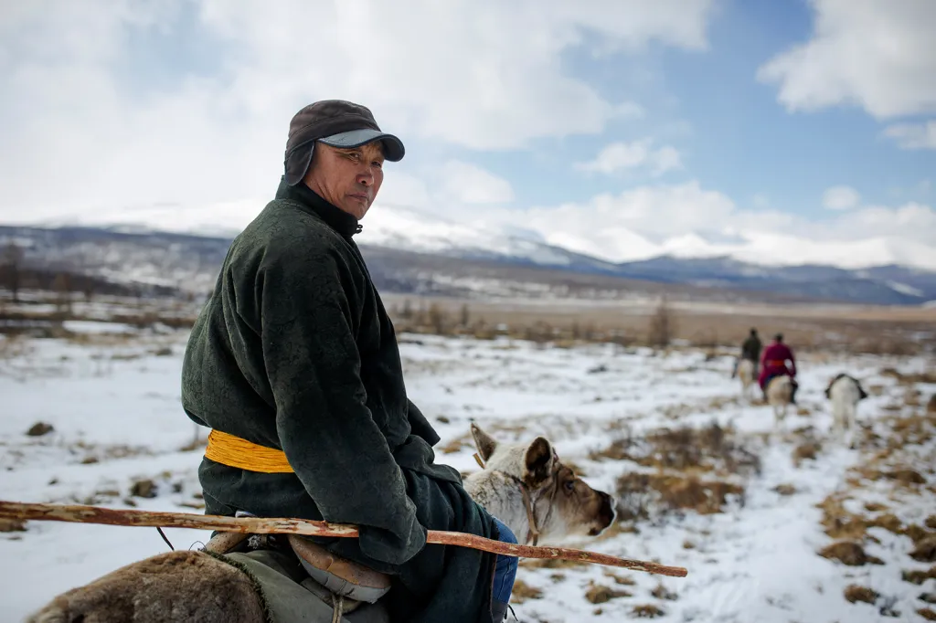 O zdraví kočovných obyvatel mongolských stepí pečuje místní doktor Davaajev Nyamaa, který důvěrně zná poměry v komunitě i zdejší způsob života.