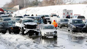 Sněžení zablokovalo dopravu na amerických dálnicích