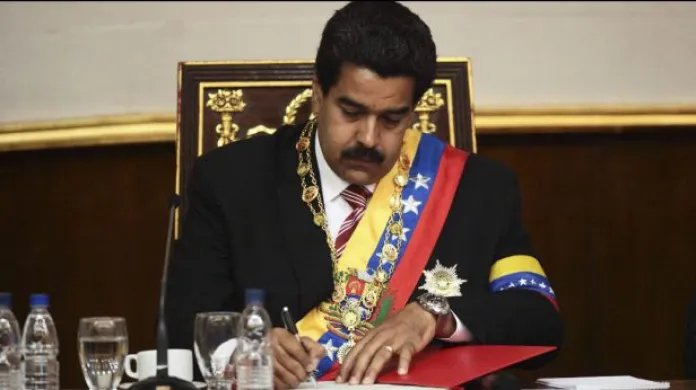 Maduro složil prezidentskou přísahu. Opozice: Je to protiústavní