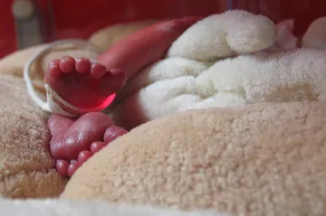 Svět si připomněl předčasně narozené děti. V Česku jich je asi pětina