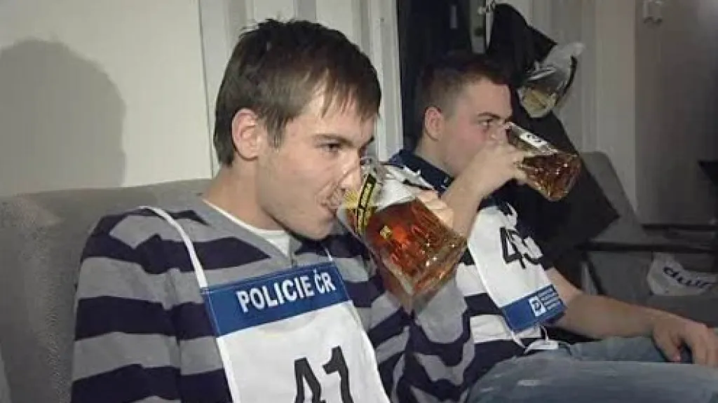 Každý dobrovolník musel vypít pět piv