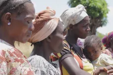 Štáb ČT v Angole: Ženy na venkově ve čtrnácti otěhotní, o zdraví se tam stará šaman
