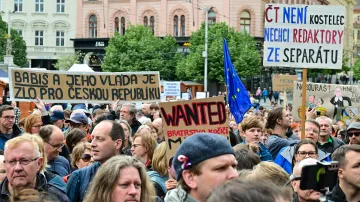 Pochod na podporu nezávislosti veřejnoprávních médií v Brně