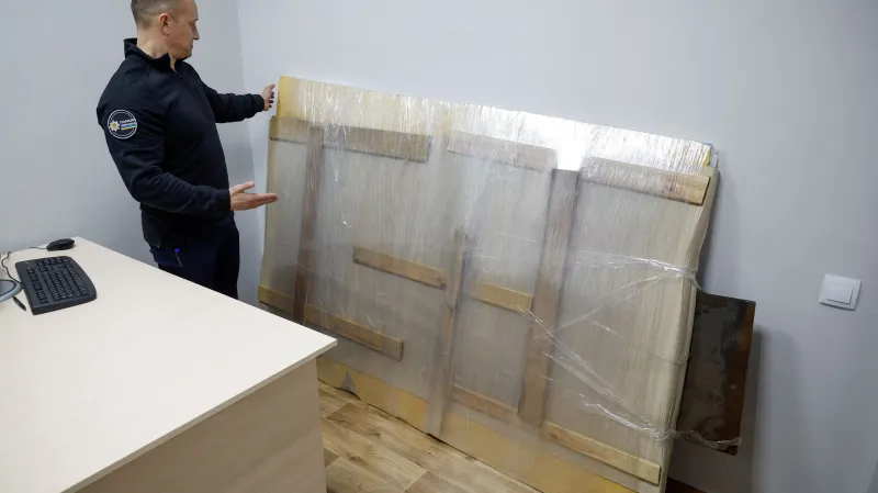 Policejní šéf Kyjevské oblasti se zabaveným dílem