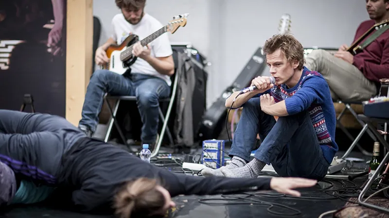 Kapela Zrní při taneční inscenaci Ceviche (VerTeDance)