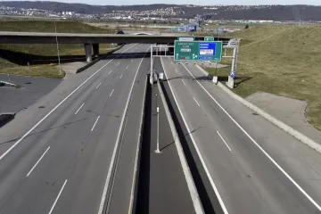 Provoz nejvíce zeslábl na jaře, mrtvých na silnicích ale začalo ubývat spíš až s létem, prozrazují statistiky