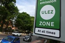Statisíce evropských řidičů údajně dostaly neoprávněně pokuty za jízdu v londýnské nízkoemisní zóně