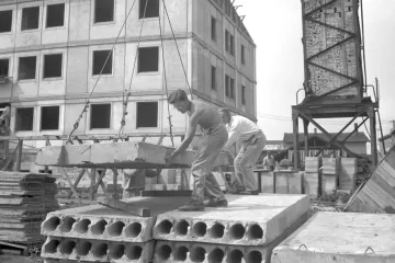 Moderní a inovativní. První panelový dům zabydleli nájemníci před 70 lety