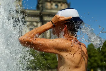 O víkendu se vrátí tropické teploty, meteorologové vydali výstrahu