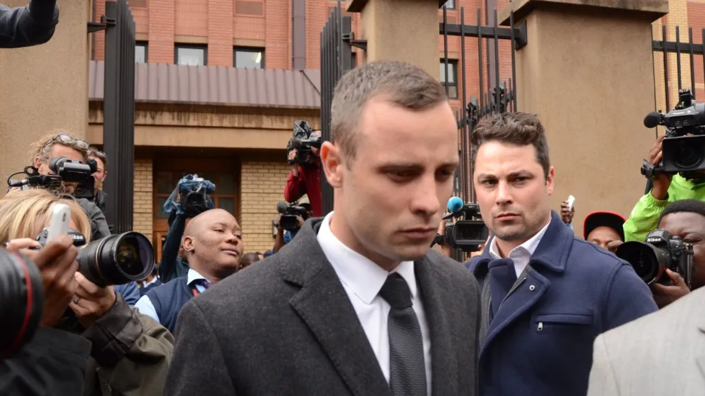 Oscar Pistorius míří k soudu