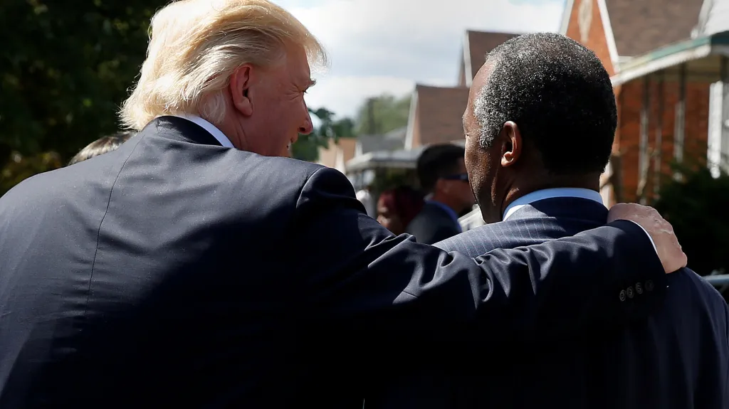 Donald Trump s Benem Carsonem