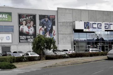 Hasiči evakuovali 230 lidí ze zimního stadionu kvůli oxidu uhelnatému