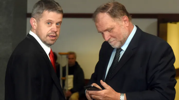 Bývalý primátor Frýdku-Místku Petr Cvik se svým obhájcem Tomášem Sokolem