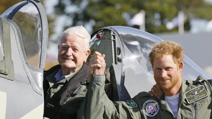 Britský princ Harry přenechal své místo válečnému veteránovi Tomu Neilovi
