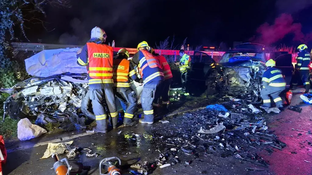 Nehoda dvou aut u Křelova-Břuchotína