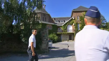 Policie hlídá klášter v Malonne