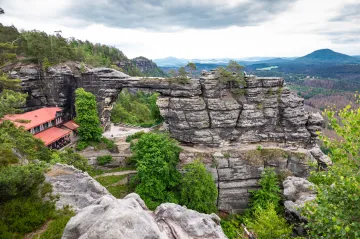 Pravčická brána i Sokolí hnízdo by měly být v pořádku. Dopad požáru na turismus však bude značný