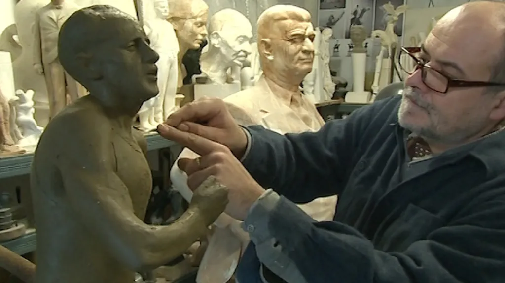 Radim Hanka vytvořil i sousoší bratrů Jana a Tomáše Bati