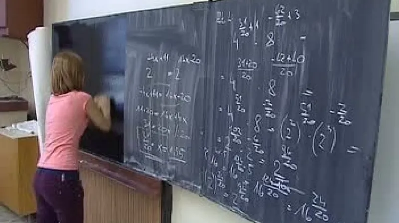 Krajský úřad v Karlových Varech uvažuje o zrušení středních škol a učilišť v Nejdku, Chodově, Aši a v Lokti.