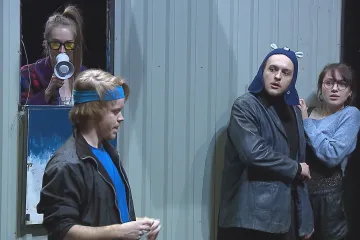 Harlekýn je mrtvý, přesto na DAMU komentuje rozpadající se svět