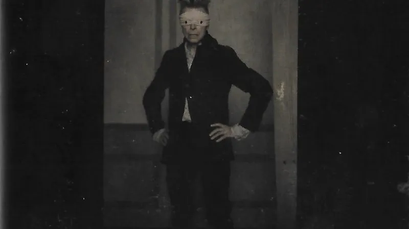 Booklet k albu Blackstar Davida Bowieho