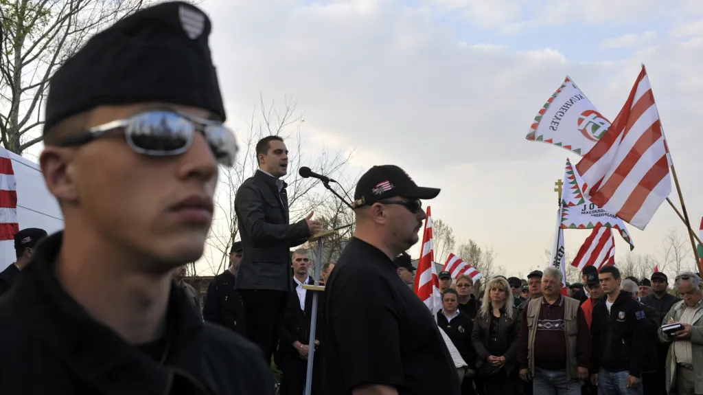 Šéf Jobbiku Gábor Vona na demonstraci ve východním Maďarsku