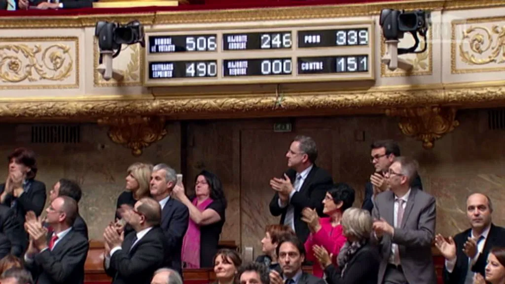 Francouzský parlament schválil rezoluci doporučující vládě uznání Palestiny