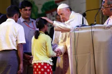 Papež prolomil mlčení. Rohingské uprchlíky požádal o odpuštění za lhostejnost světa