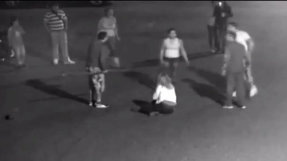 Až tříleté tresty dostala pětice lidí, která loni v Duchcově napadla manželský pár
