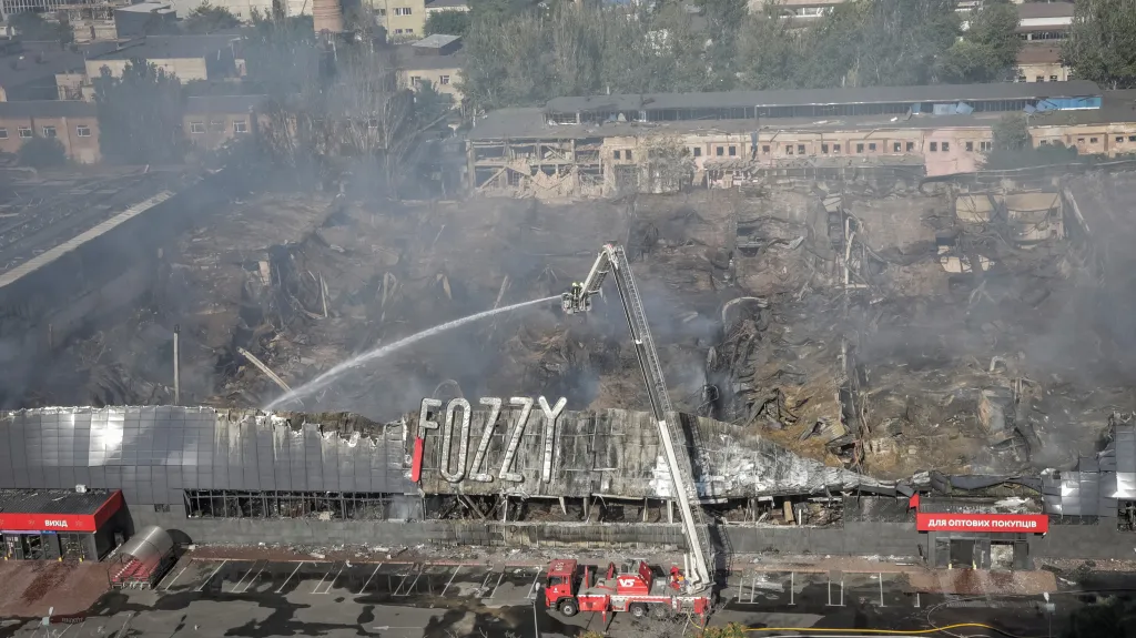 Požár supermarketu v Oděse v důsledku ruského útoku